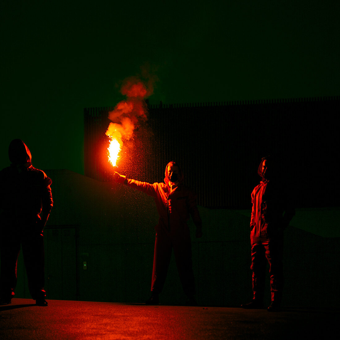 Sparkasse im Landkreis Cham - Bengalisches Feuer vor der Stadthalle Cham
