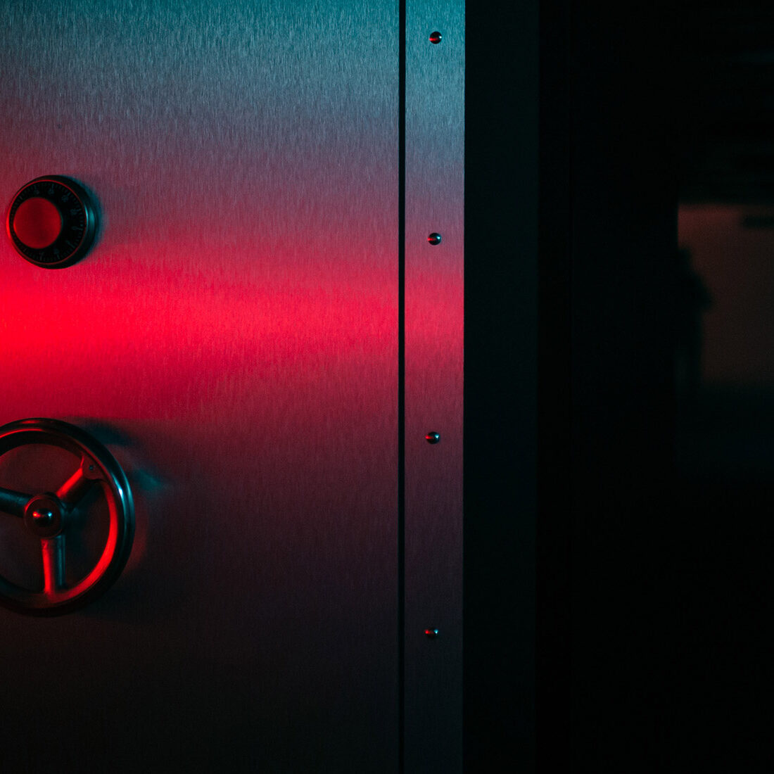 Sparkasse im Landkreis Cham - Neon Tresortür